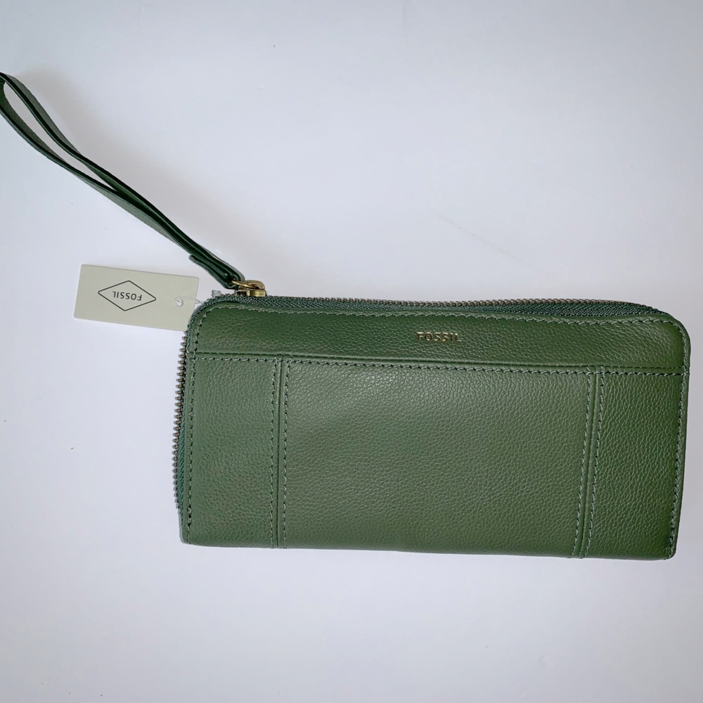 NWT Fossil Wallet💚